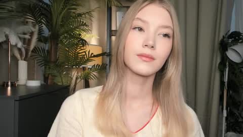 Snapshot of eternity_cuite chatting on 16, 11, 2025 Natalie online show from 16, 11, 2025