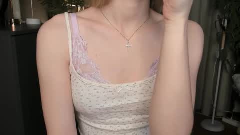 Snapshot of eternity_cuite chatting on 20, 11, 2025 Natalie online show from 20, 11, 2025