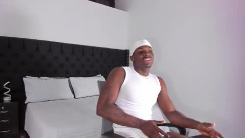 Snapshot of ethantraviis_ chatting on 10, 1, 2025 Ethan online show from 10, 1, 2025