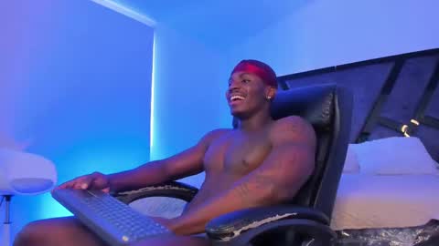 Snapshot of ethantraviis_ chatting on 24, 2, 2025 Ethan online show from 24, 2, 2025