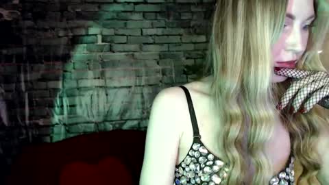 Snapshot of euphoria055 chatting on 1, 1, 2025 Liana online show from 1, 1, 2025
