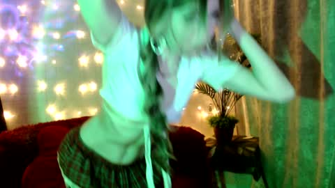 Snapshot of euphoria055 chatting on 4, 2, 2025 Liana online show from 4, 2, 2025