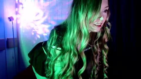 Snapshot of euphoria055 chatting on 4, 3, 2025 Liana online show from 4, 3, 2025