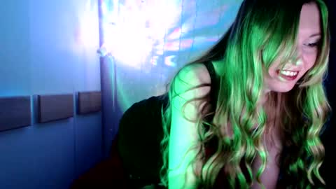 Snapshot of euphoria055 chatting on 11, 3, 2025 Liana online show from 11, 3, 2025