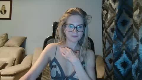 eva2323 online show from 18, 1, 2025