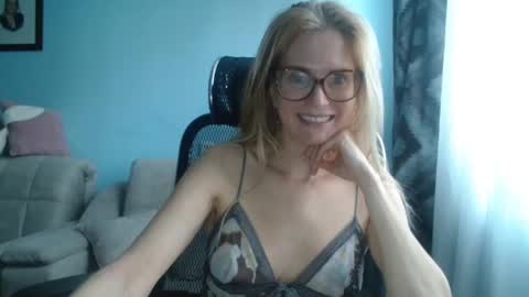 eva2323 online show from 20, 1, 2025