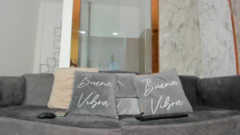 EVA COLUCCY online show from 17, 1, 2025