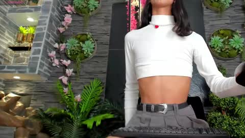 EVA COLUCCY online show from 11, 2, 2025