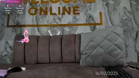 EVA COLUCCY online show from 17, 2, 2025