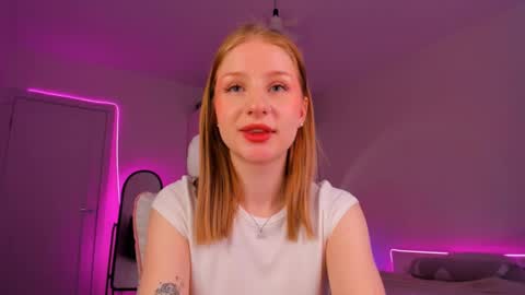 Eva Davis online show from 4, 3, 2025