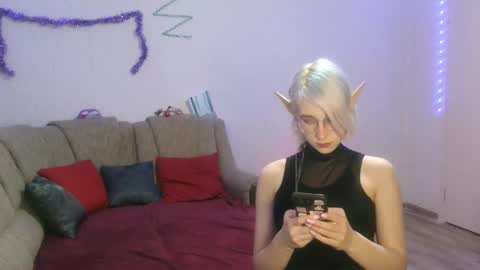 eva_forrest online show from 23, 12, 2024