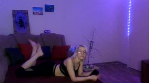 eva_forrest online show from 8, 2, 2025