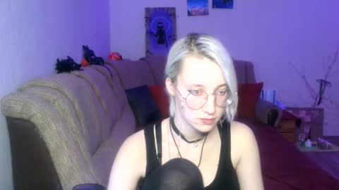 eva_forrest online show from 22, 2, 2025