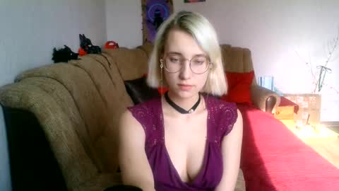 eva_forrest online show from 25, 2, 2025