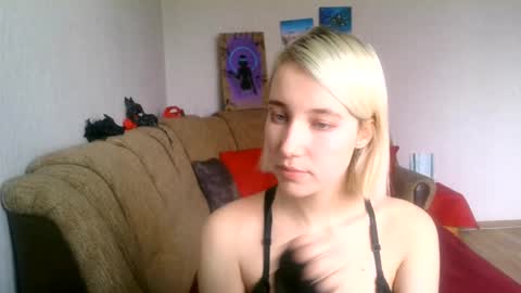 eva_forrest online show from 28, 2, 2025