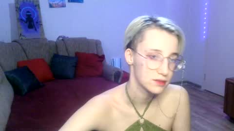 eva_forrest online show from 1, 3, 2025