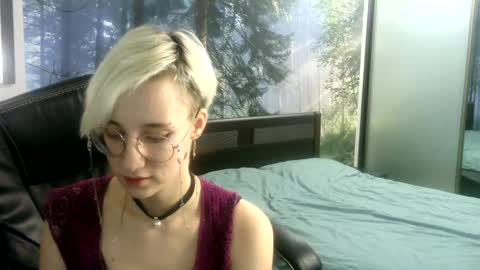 eva_forrest online show from 6, 3, 2025