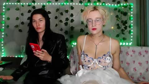 eva_forrest online show from 13, 9, 2025