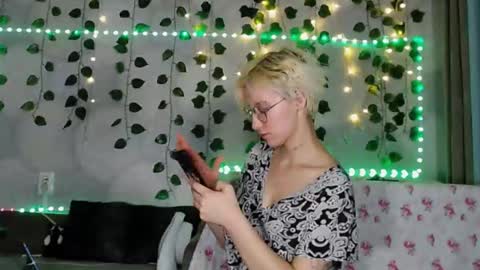 eva_forrest online show from 15, 9, 2025