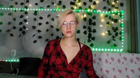 eva_forrest online show from 16, 9, 2025