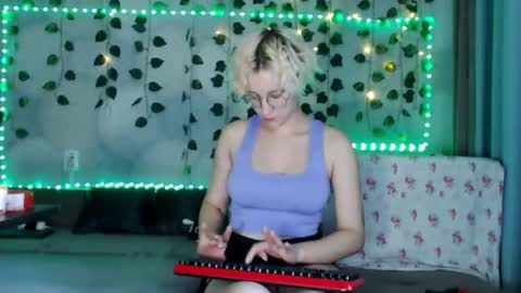 eva_forrest online show from 25, 9, 2025