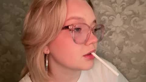 Snapshot of eva_kittenn chatting on 29, 9, 2025 eva_kittenn online show from 29, 9, 2025