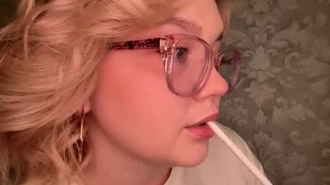 Snapshot of eva_kittenn chatting on 3, 10, 2025 eva_kittenn online show from 3, 10, 2025