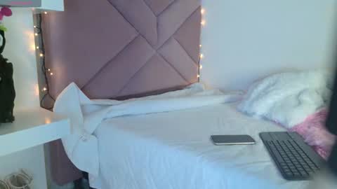 Snapshot of eva_sin18 chatting on 5, 3, 2026 Eva Sin online show from 5, 3, 2026