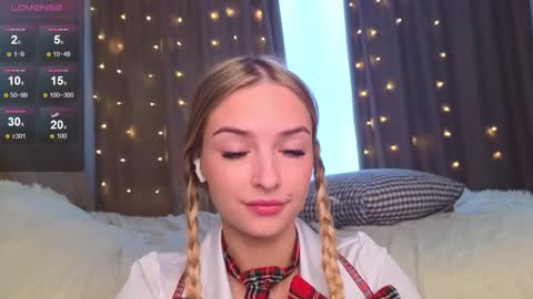 Hello Im Eva online show from 5, 1, 2025