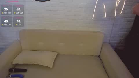 Hi Im Eva new here online show from 5, 12, 2025