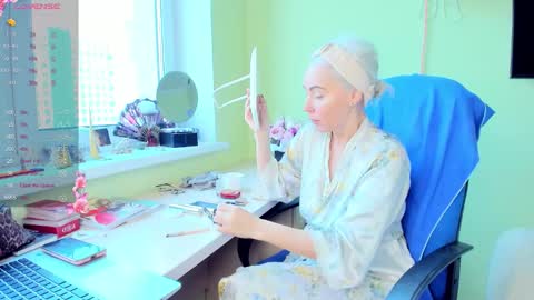 Snapshot of evaa1980 chatting on 15, 12, 2025 Eva online show from 15, 12, 2025