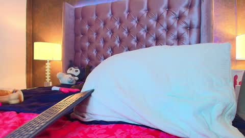 EVA CLOEE online show from 27, 1, 2025