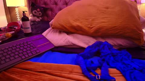 EVA CLOEE online show from 31, 1, 2025