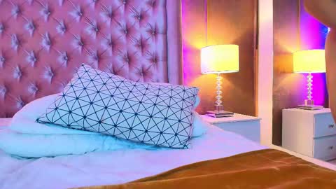 EVA CLOEE online show from 2, 3, 2025
