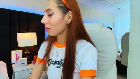 EVA CLOEE online show from 13, 9, 2025