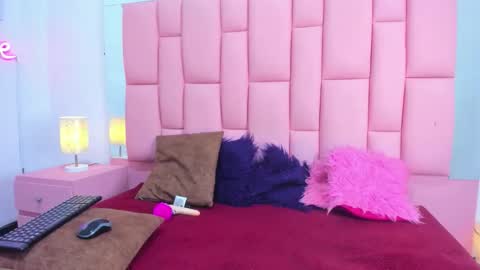 Snapshot of evaa_white chatting on 22, 11, 2025 evaa_white online show from 22, 11, 2025