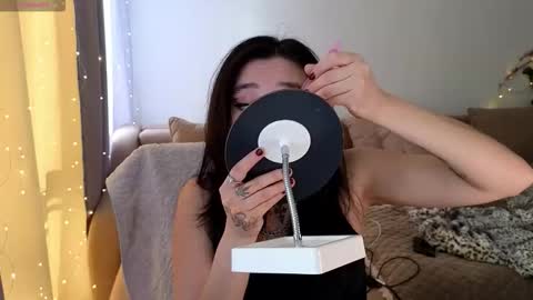 Snapshot of evadior chatting on 25, 11, 2025 Eva online show from 25, 11, 2025