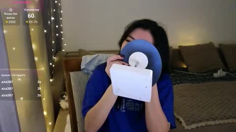 Snapshot of evadior chatting on 4, 12, 2025 Eva online show from 4, 12, 2025