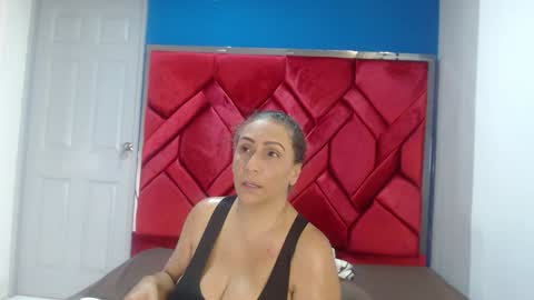 Eva Mills online show from 1, 2, 2025