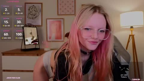 Snapshot of evangel1ne chatting on 12, 12, 2024 evangel1ne online show from 12, 12, 2024