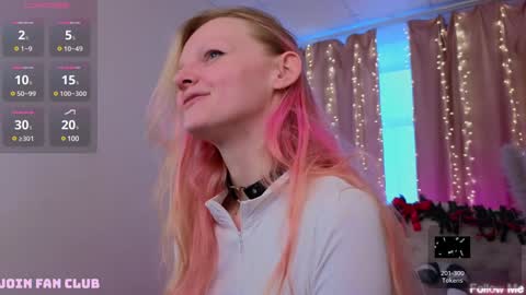 Snapshot of evangel1ne chatting on 4, 1, 2025 evangel1ne online show from 4, 1, 2025