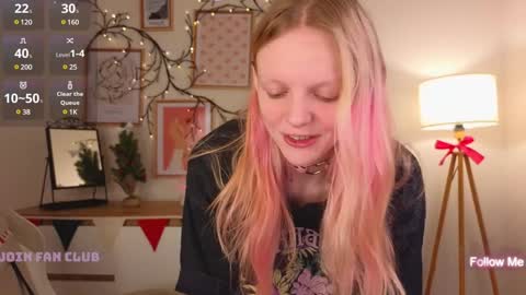 Snapshot of evangel1ne chatting on 5, 1, 2025 evangel1ne online show from 5, 1, 2025