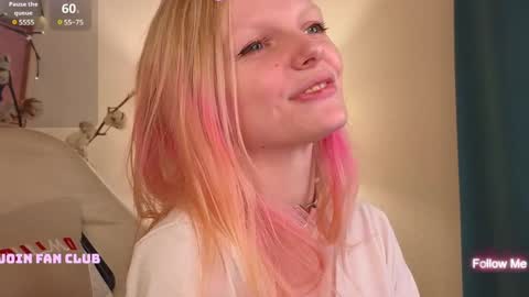 Snapshot of evangel1ne chatting on 5, 1, 2025 evangel1ne online show from 5, 1, 2025