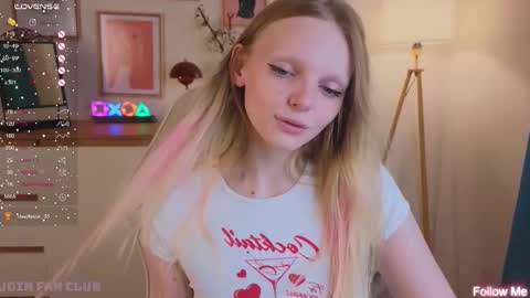 Snapshot of evangel1ne chatting on 10, 9, 2025 evangel1ne online show from 10, 9, 2025