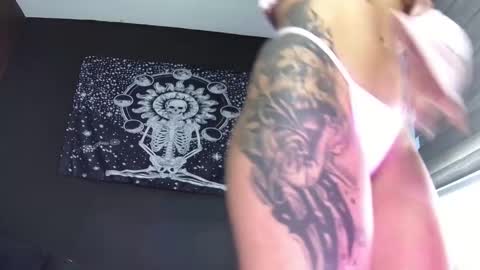 Snapshot of evangelinecors chatting on 10, 11, 2025 Eva online show from 10, 11, 2025