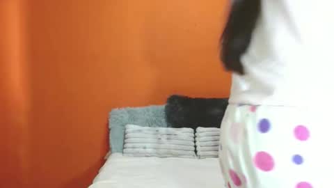 evangelinne_01 online show from 4, 2, 2026