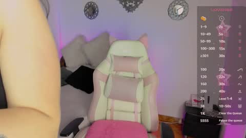 Snapshot of evans_hailey_15 chatting on 28, 11, 2025 hailey online show from 28, 11, 2025