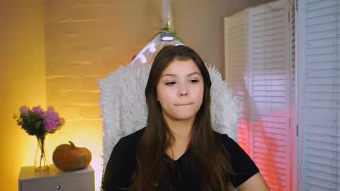 Snapshot of evathopson chatting on 4, 11, 2025 Eva next stream - - 1600 UTC2000 online show from 4, 11, 2025