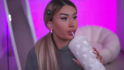 Snapshot of evazane chatting on 10, 11, 2025 Eva online show from 10, 11, 2025