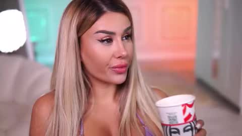 Snapshot of evazane chatting on 19, 11, 2025 Eva online show from 19, 11, 2025